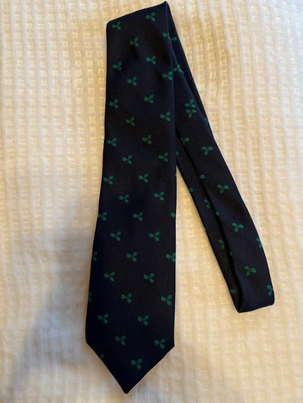 Vintage 1982 Alynn Neckwear Holly-er Than Thou Holiday Tie